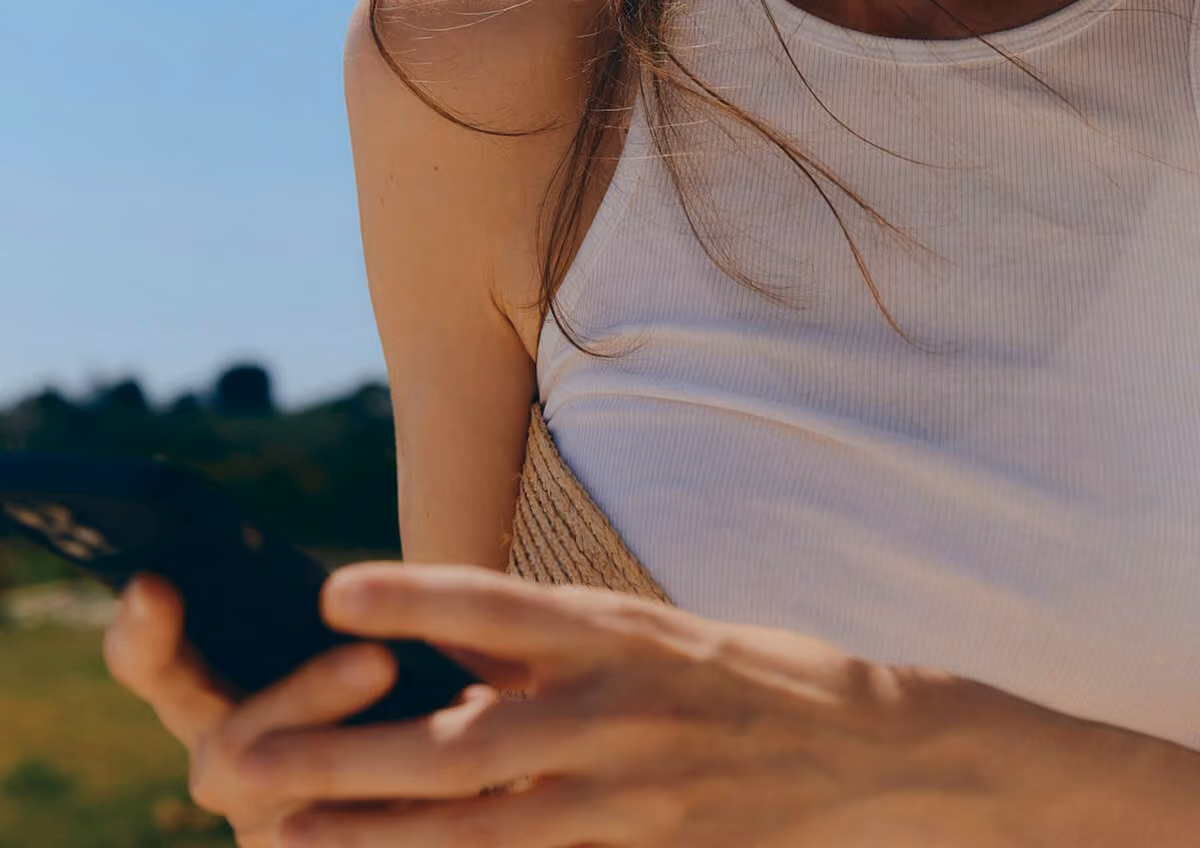 Candidates connecting with a company in Teamtailor to receive matching job alerts.